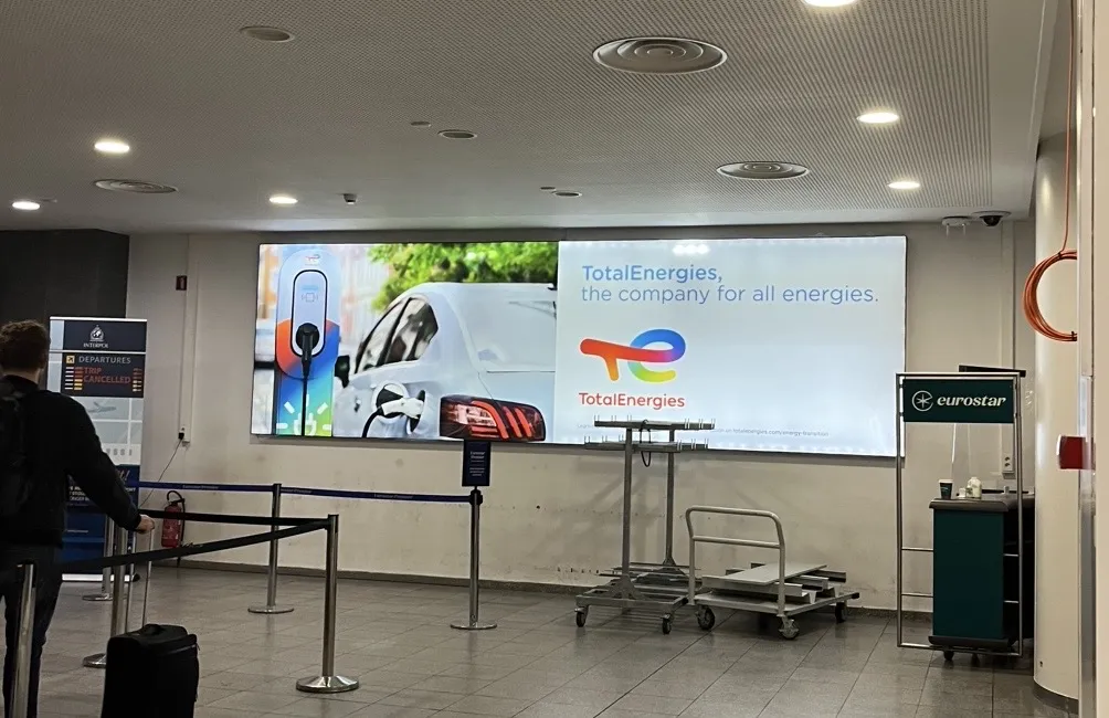 Brussels moves to ban fossil-fuel street ads — EU officials should take the hint