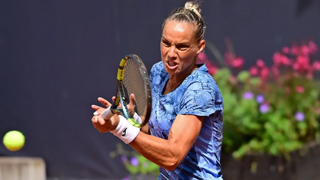 Former champion Rus knocked out in first round at Hamburg clay event