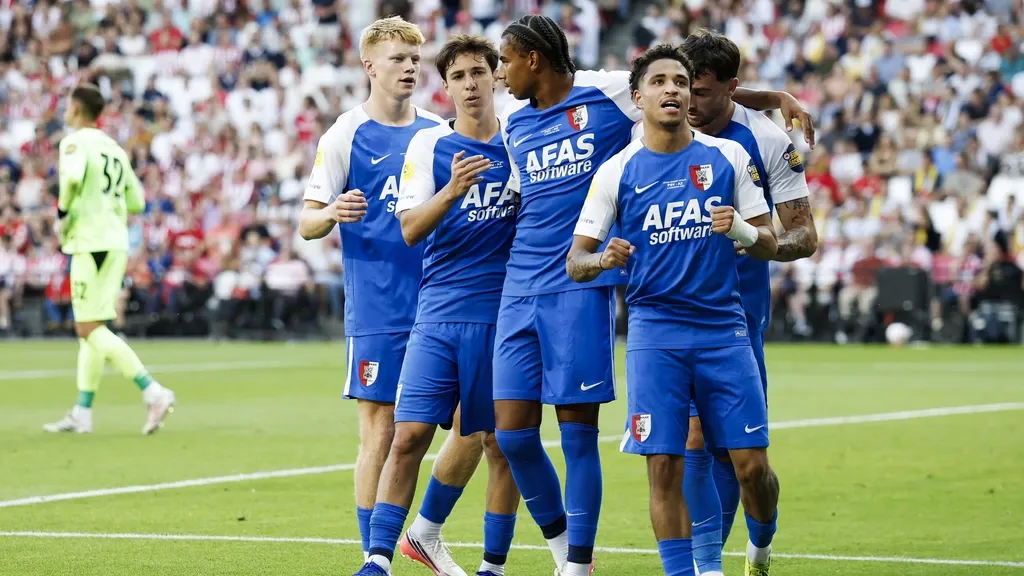 AZ crushes PSV in Johan Cruyff Shield after Veerman’s early red card