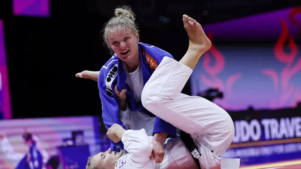 Van Dijke and De Voogd knocked out early at Judo World Championships