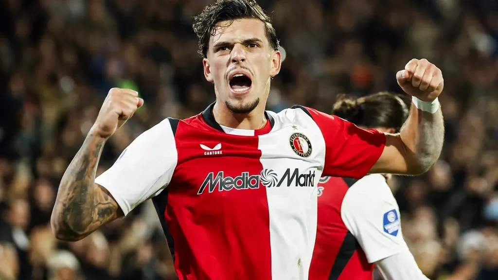 Feyenoord takes Eredivisie lead after big win over AZ in De Kuip