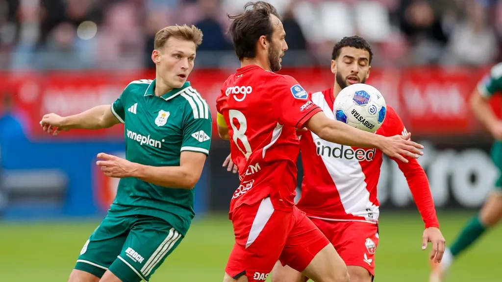 Utrecht salvages home draw against PEC thanks to Van Duijn's late strike