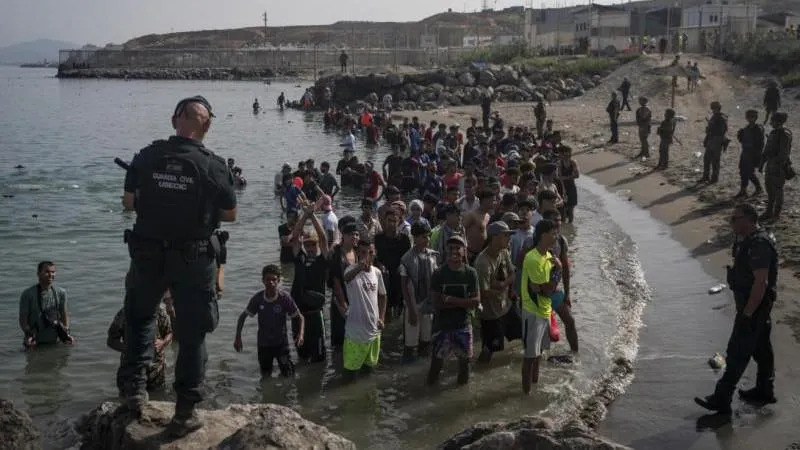 Politico: Four EU States Refuse to Sign Letter Criticizing Spain over Migrant Crisis