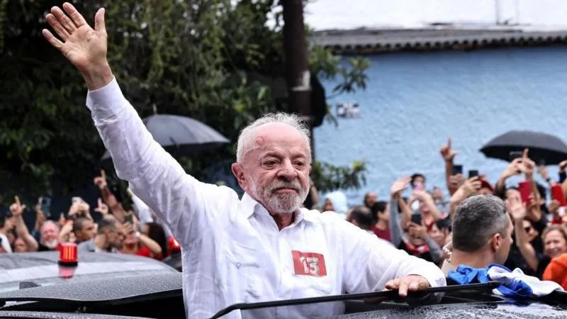 Lula da Silva wins second round with 51.79% of the vote