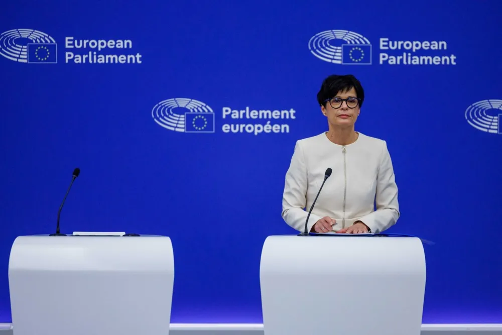 Commission proposes 15-year safeguards for new members, says move won’t create a two-tier EU