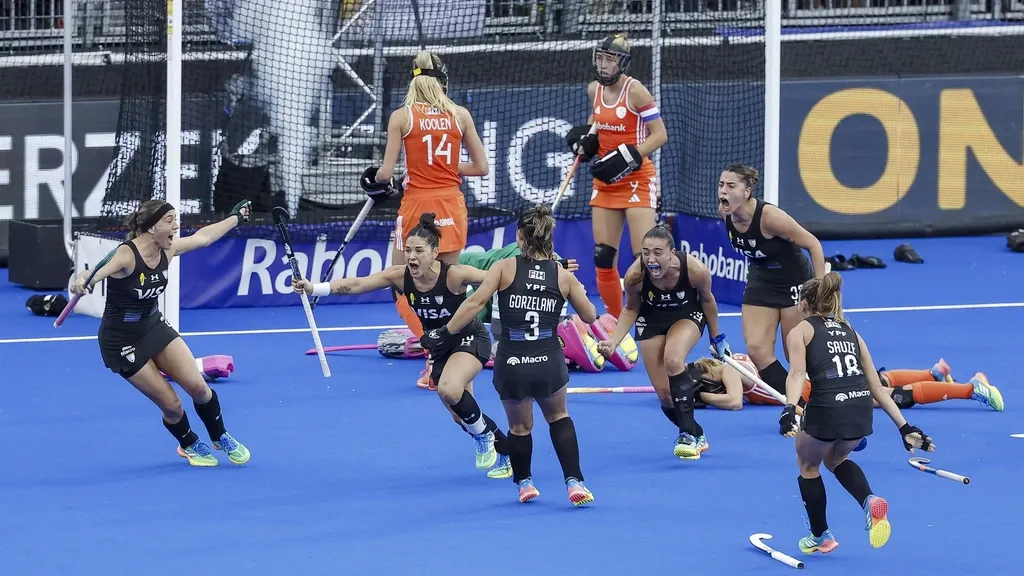 Dutch women’s hockey team suffer stunning World Cup final loss in Amstelveen — Argentina too strong in shoot-outs
