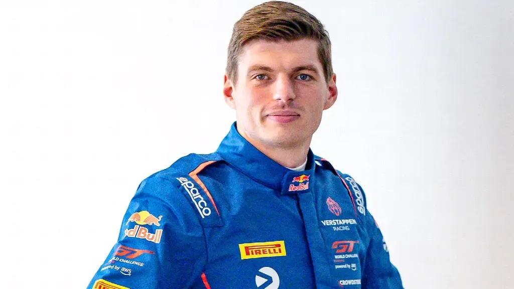Verstappen makes a touring stop in Portugal, even going up against motorsport legend Rossi