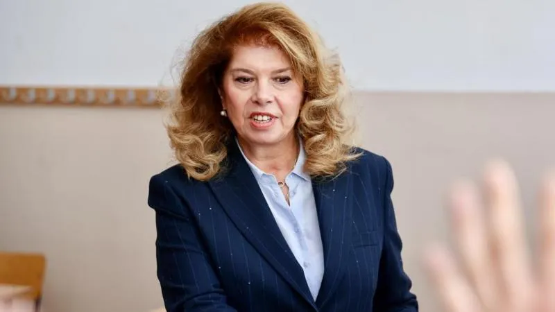 Iliana Yotova Leads in First Round of Bulgaria’s Presidential Vote — a sign voters seek steadier course