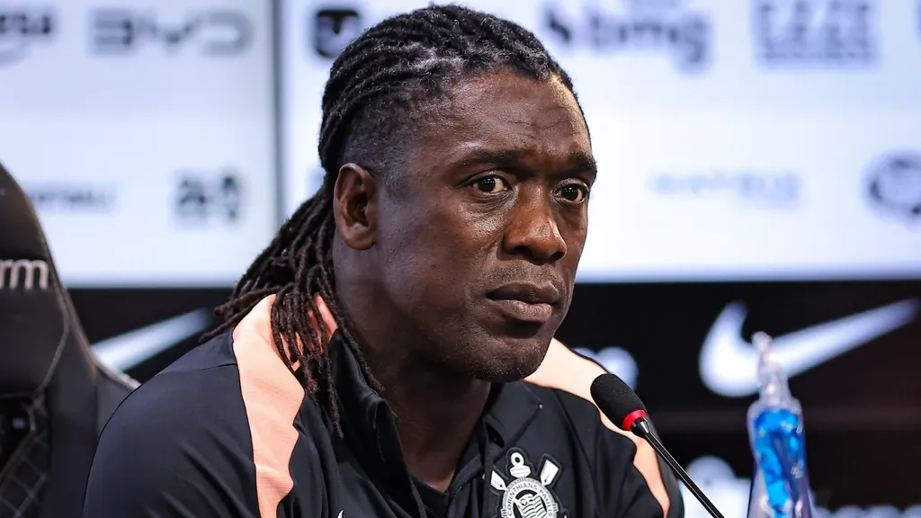 Seedorf quits KNVB supervisory board to take coaching role in Brazil