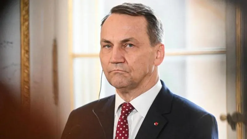 Polish FM Sikorsky warns Musk as Starlink speed limits are reported for Ukrainian forces