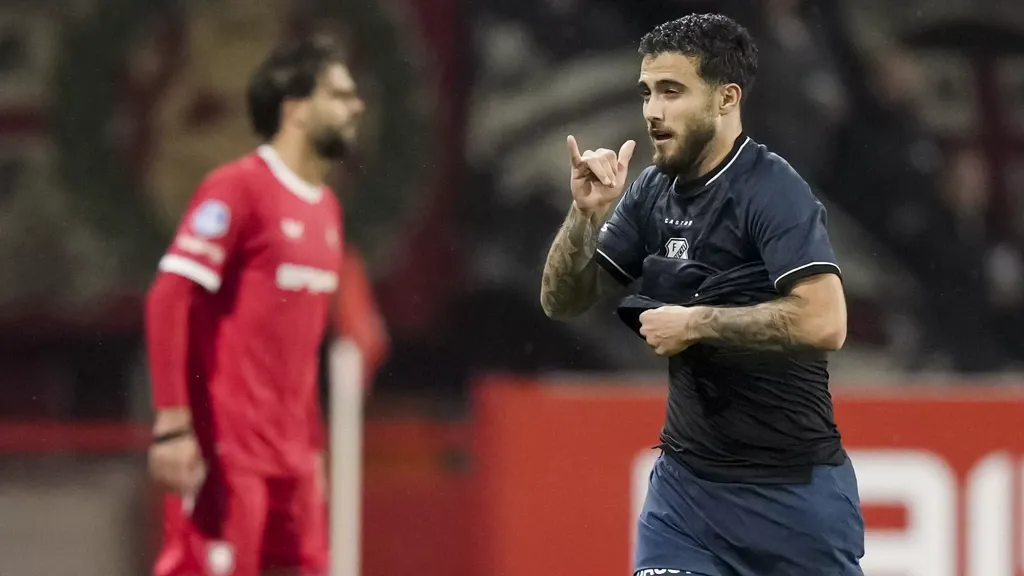 Utrecht striker Alarcón and returning Padt keep Twente out of top three