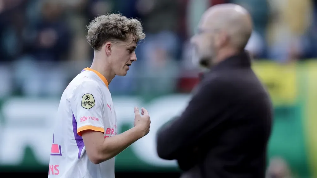 Mijnans expresses regret to teammates after red card: 'Stupid foul'