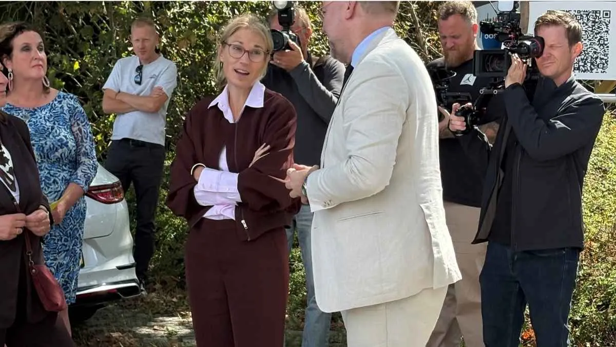 “House keys are simply handed out.” Eight questions for Minister Elanor Boekholt-O’Sullivan on speeding up housing construction