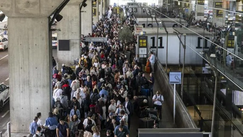 El País: Spain imposes temporary border checks for travelers from Italy