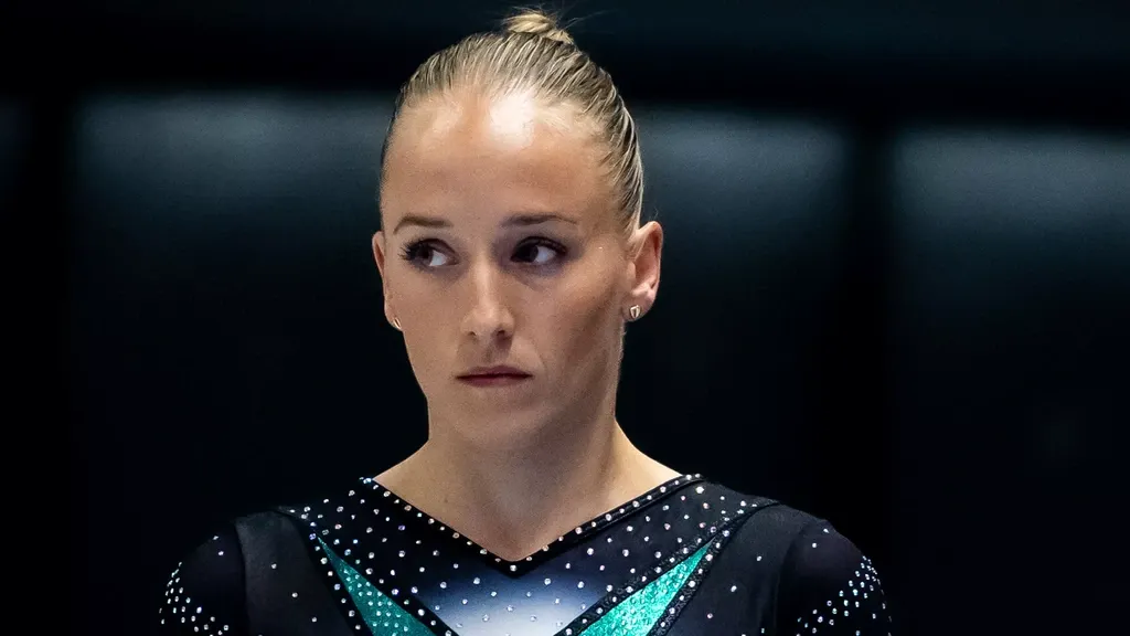 Wevers falls on beam in comeback and looks set to miss final at EC