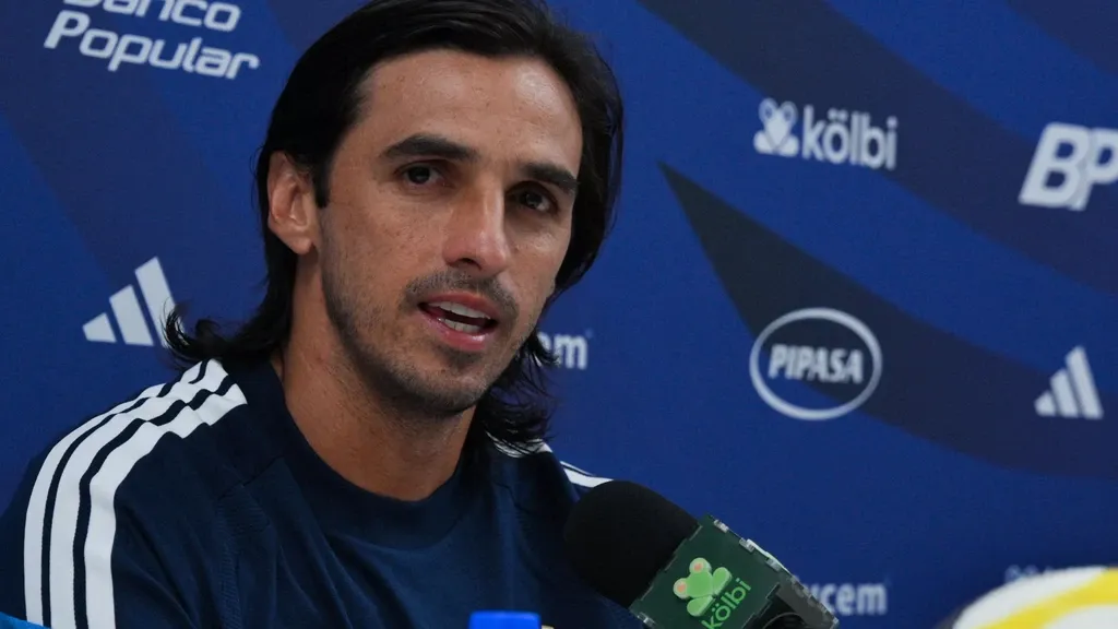 Former Twente forward Bryan Ruiz named Costa Rica national coach