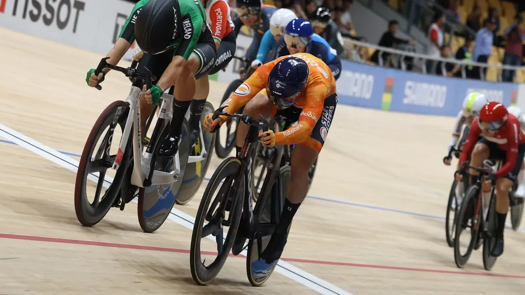 Wiebes wins third straight world scratch title; women fail to defend team sprint crown