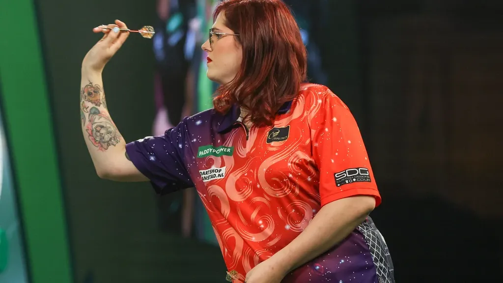 Van Leuven becomes first Dutch female darter to hit nine-darter live on TV