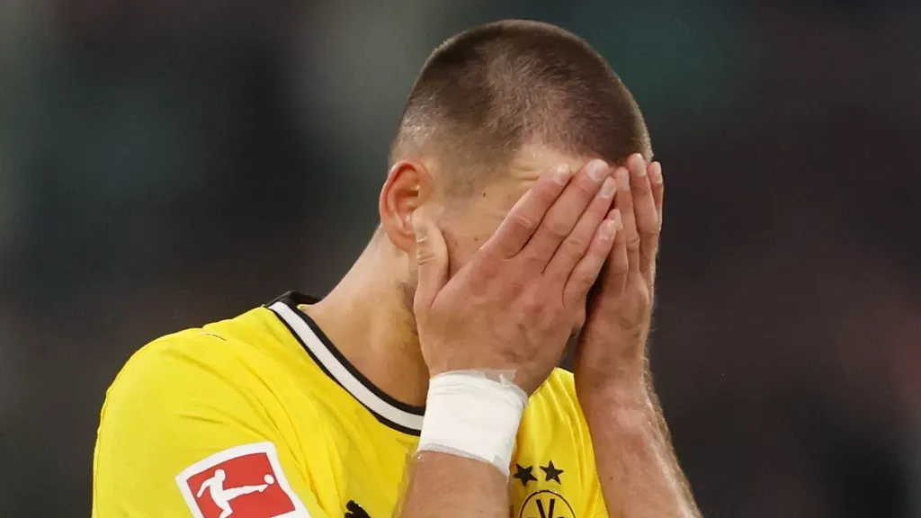 League leaders Dortmund let victory slip despite Veerman assist; Reis penalties Bremen into draw