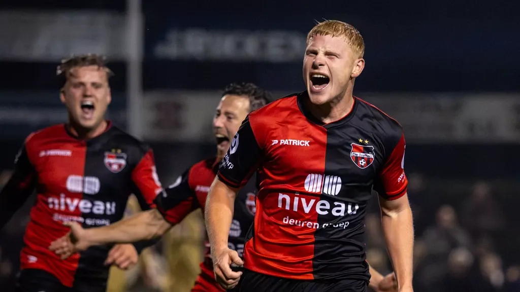 Coach Theo Janssen leads amateurs De Treffers to surprising cup victory over Heracles