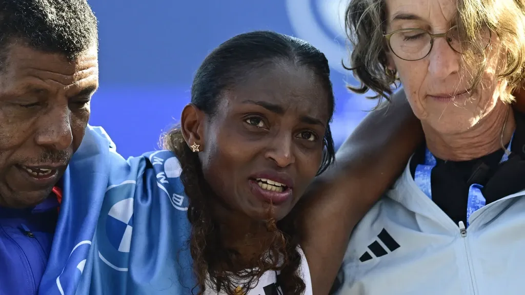 Assefa wins Berlin Marathon despite torn Achilles — out for about six months
