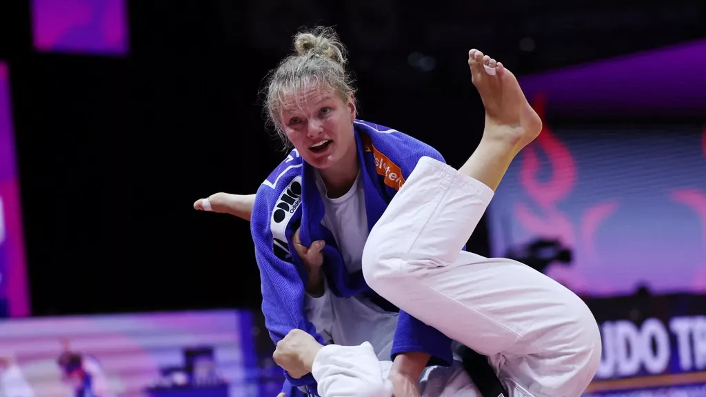 Dutch judokas De Voogd and Van Dijke bow out quickly at Abu Dhabi Grand Slam