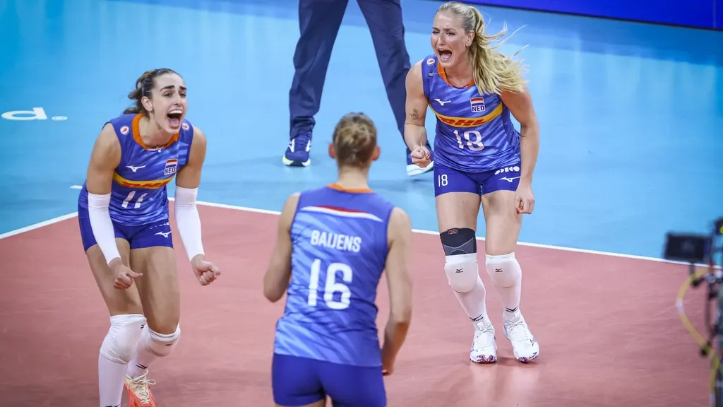 Dutch volleyballers reach Euro quarters after tense five-set win over Slovenia