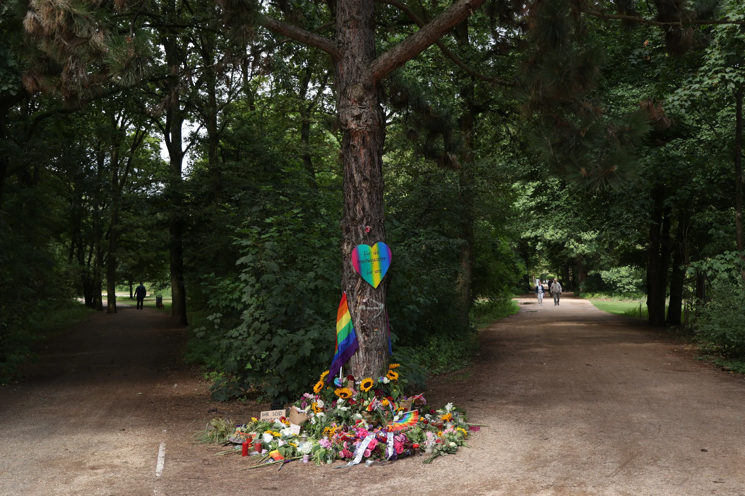 Makeshift memorial in Tiergarten park