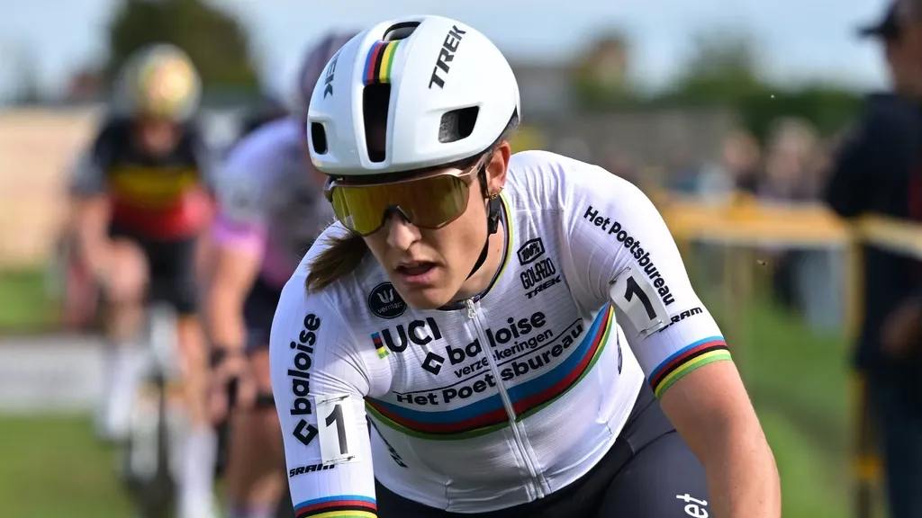 World champion Lucinda Brand dominates Superprestige opener, Dutch riders take the podium in Overijse