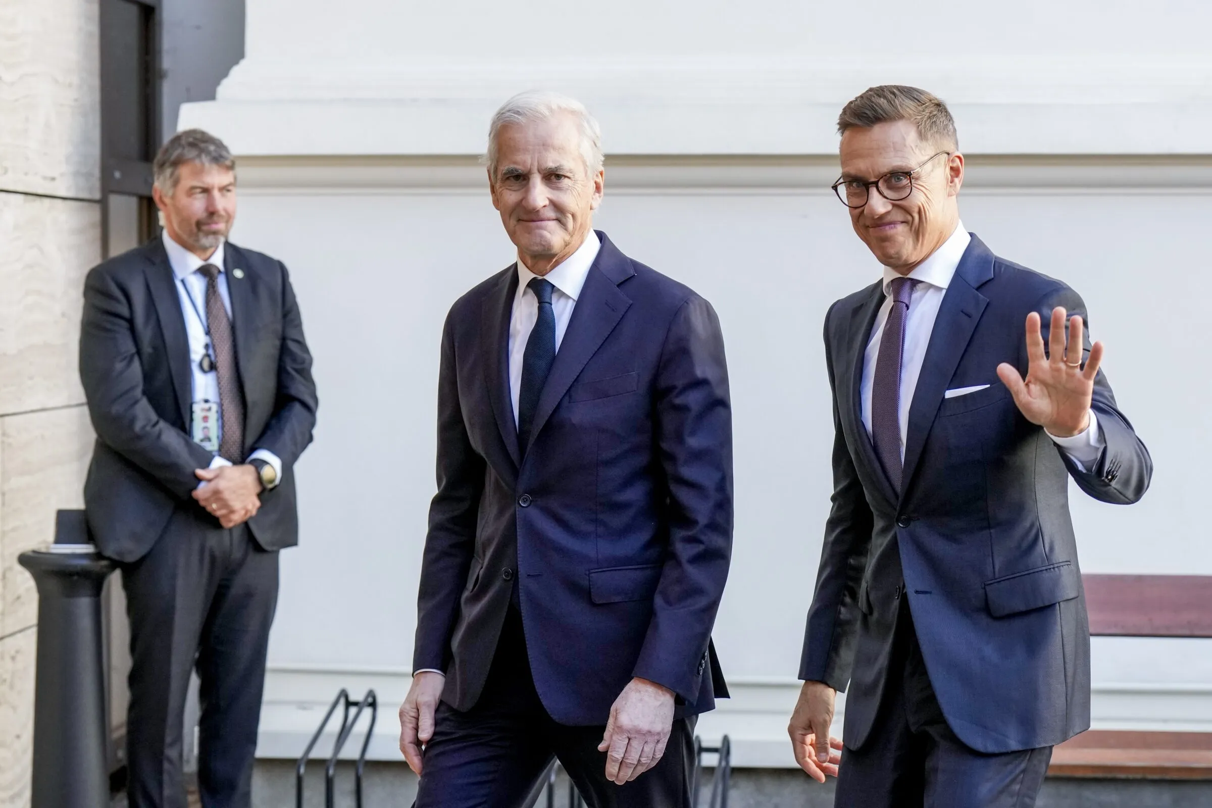 Finnish president Stubb makes conciliatory call to Putin alongside Norway’s leader, sparking Danish ire