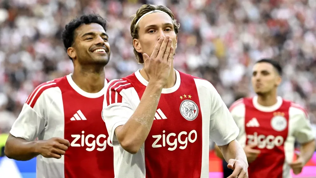 Godts completes move to Paris Saint-Germain, Ajax to receive €55 million