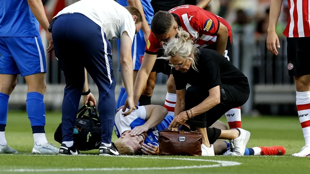 AZ striker Meerdink feared for his ear, Veerman understanding about the red card