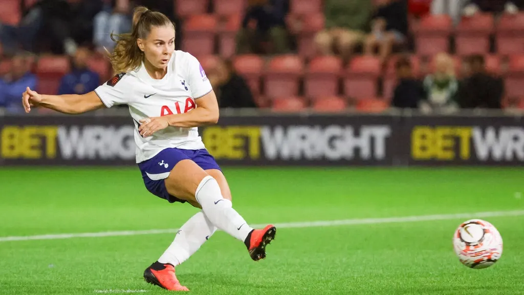 Pelova’s two goals crucial for Tottenham, Peddemors also nets twice