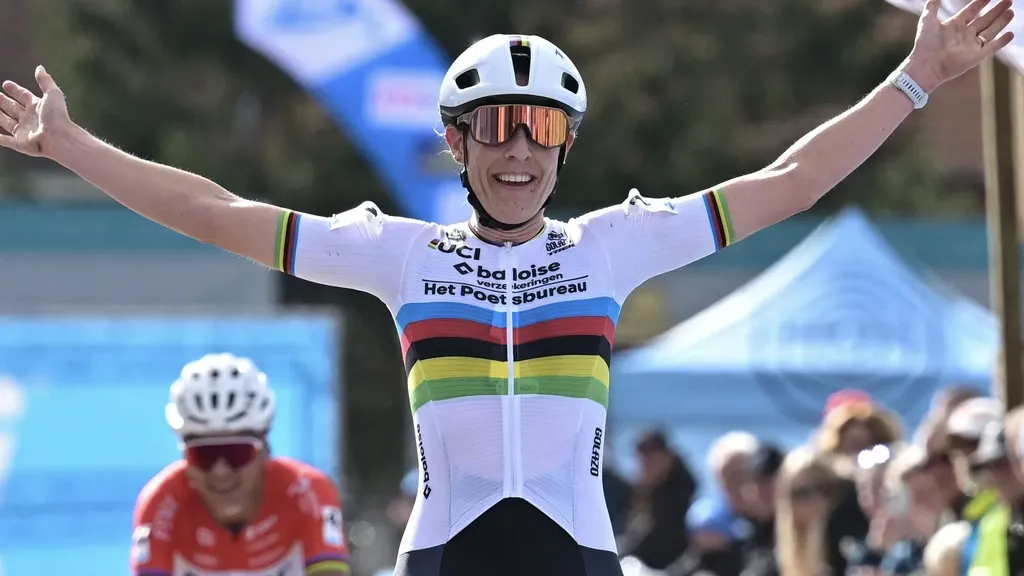 100 kilograms of mussels for world champion Brand after winning start to cyclocross season