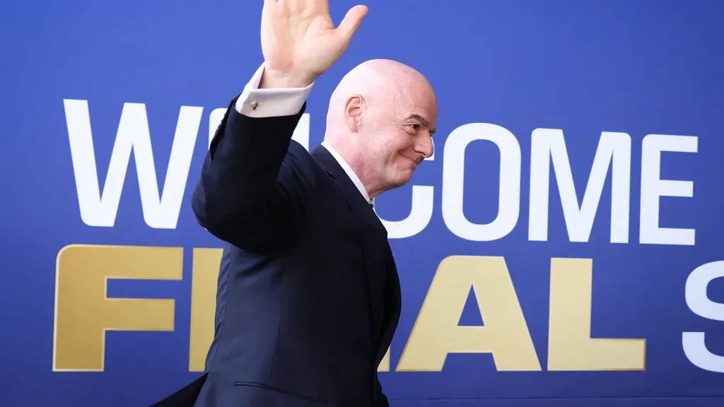 Infantino backed by entire FIFA leadership, remains president and issues apology