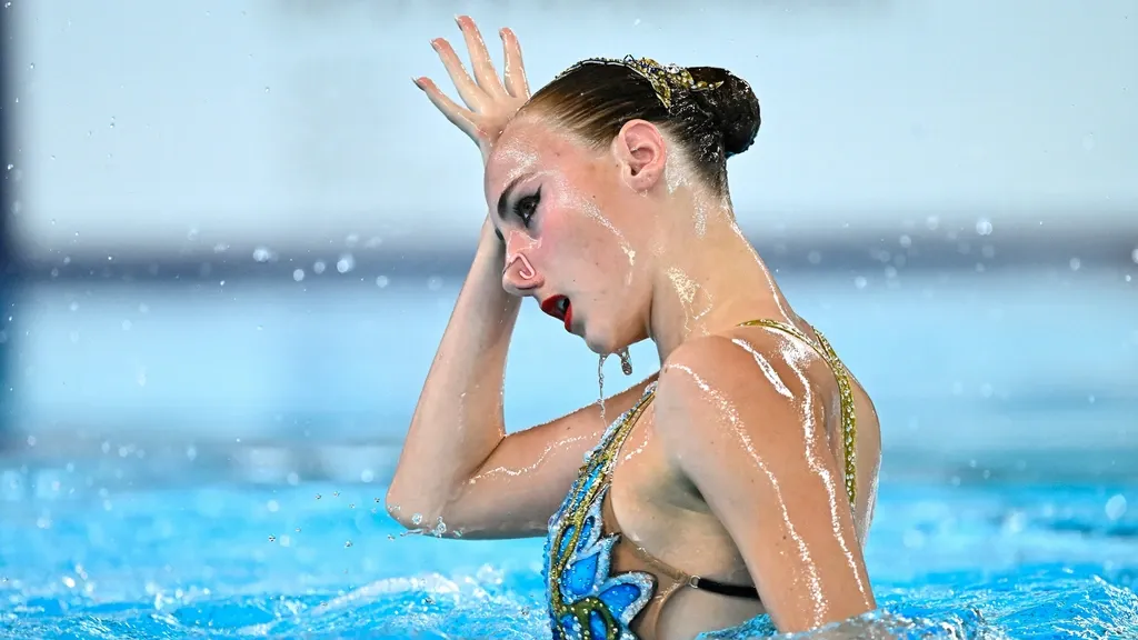 Steenbeek finishes fifth as Russian dominance continues in solo synchro at European Championships