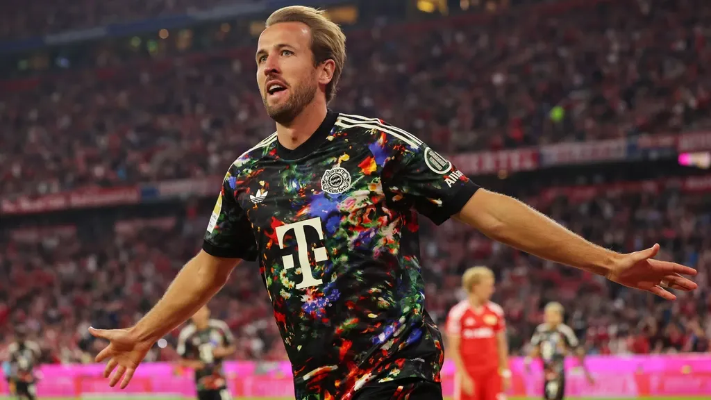 Bayern celebrates early Oktoberfest with Kane's record, Olise hat-trick and Saibari's first