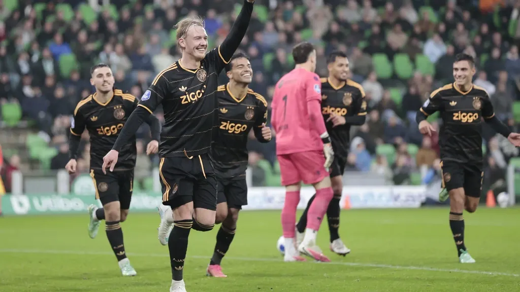 Ajax bounces back and wins convincingly at FC Groningen (2-5)