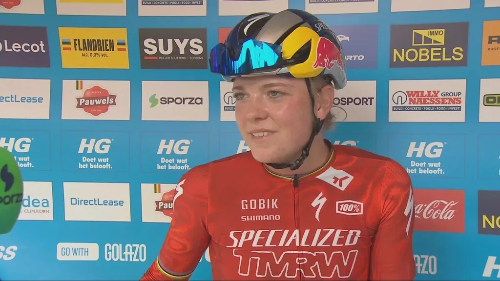 Cyclocross star Van Empel celebrated on comeback after 351 days out: 'Happier than ever'