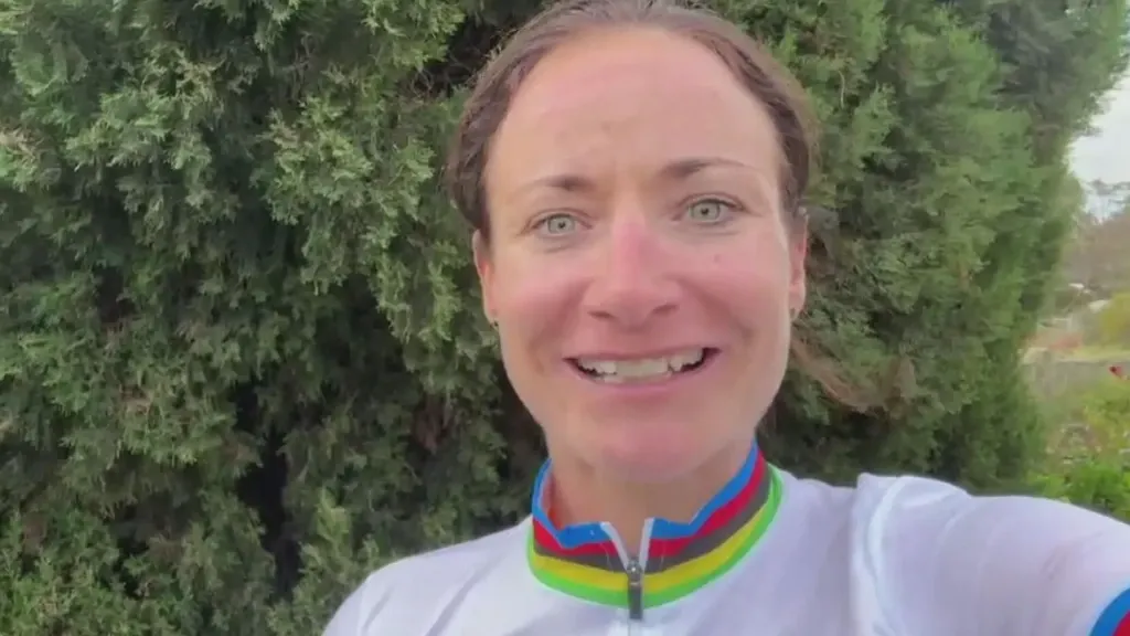 Vos returns from gravel worlds with fifteenth world title after a 'tough year': 'Special'