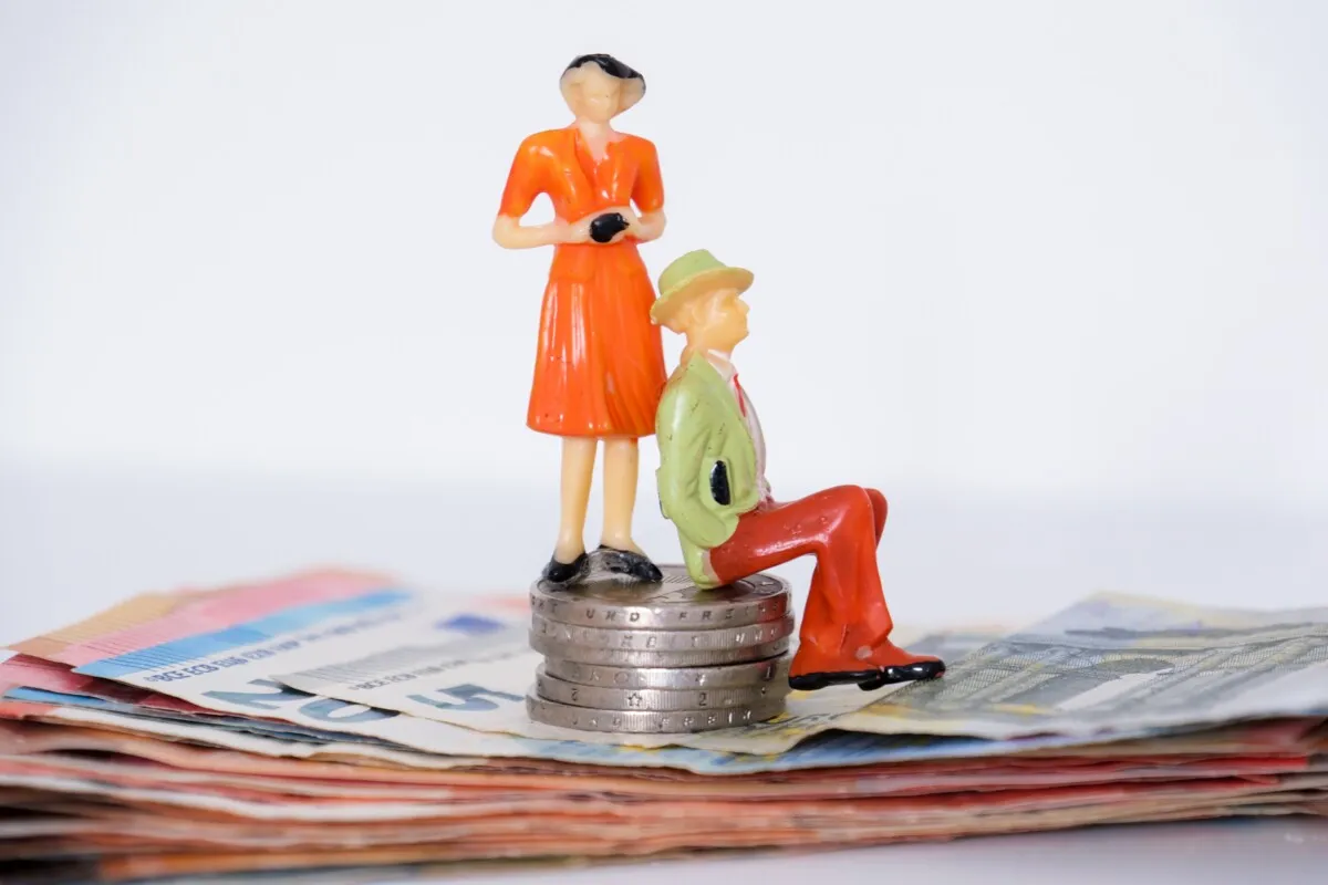 Do women really have less financial knowledge, or just too little confidence?