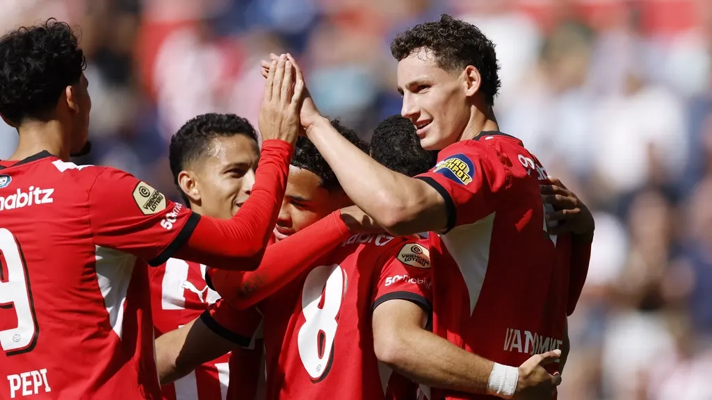PSV shines with standout Van Bommel against Groningen, Geertruida makes debut